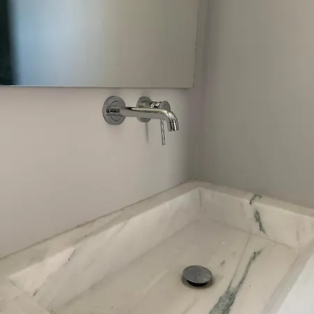 Patmos Confidential סקאלה